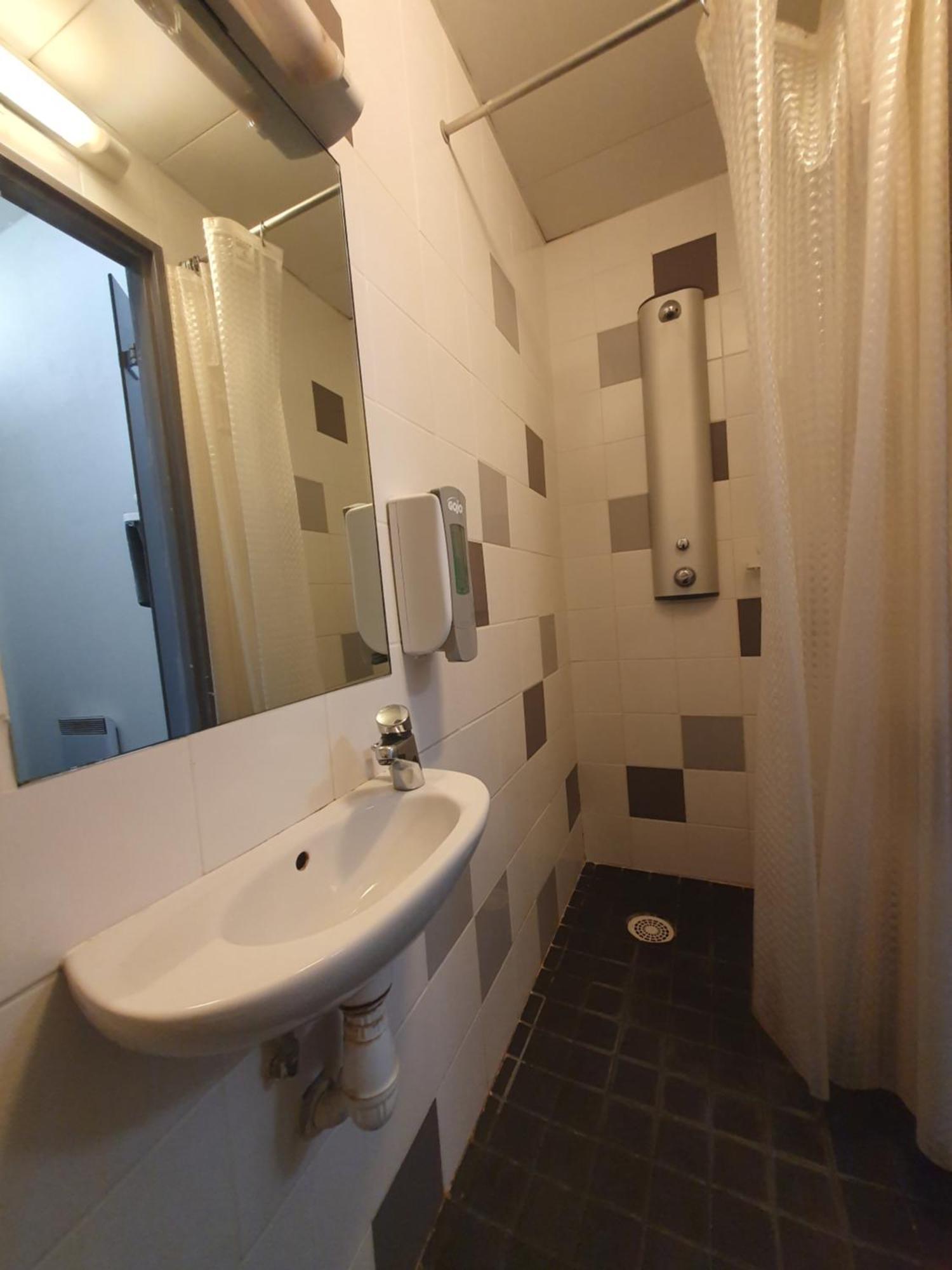 Auberge De Jeunesse Hi Nice Les Camelias الغرفة الصورة